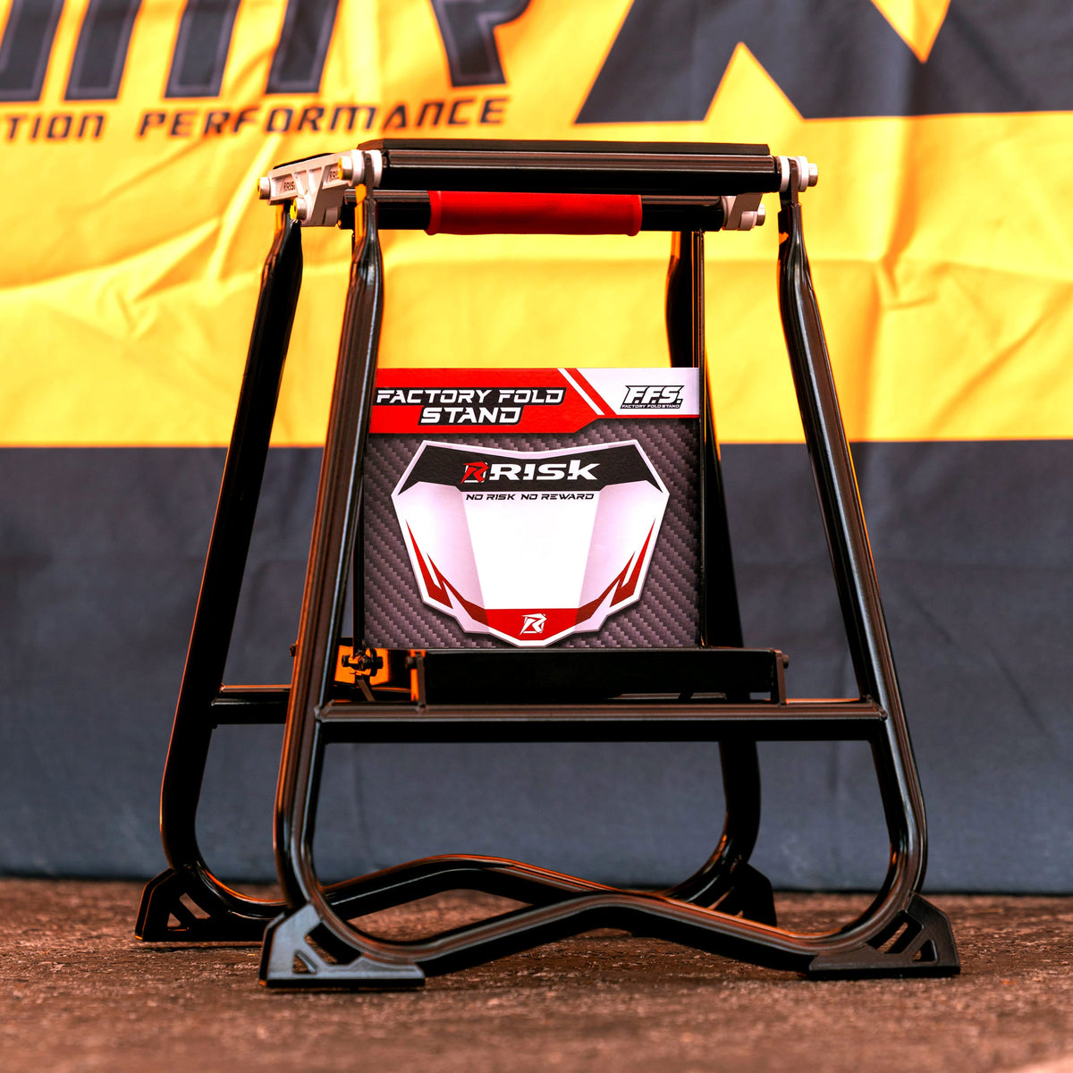 Risk Racing F.F.S. Factory Fold Stand nella fossa